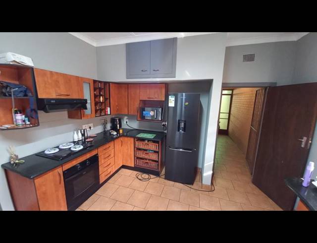 3 BEDROOM HOUSE FOR SALE IN PRETORIA GARDENS